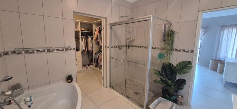 5 Bedroom Property for Sale in Dana Bay Western Cape